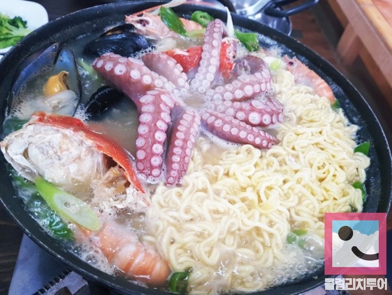 제주 해물라면 성산맛집 '청호식당' 섭지코지 문어라면