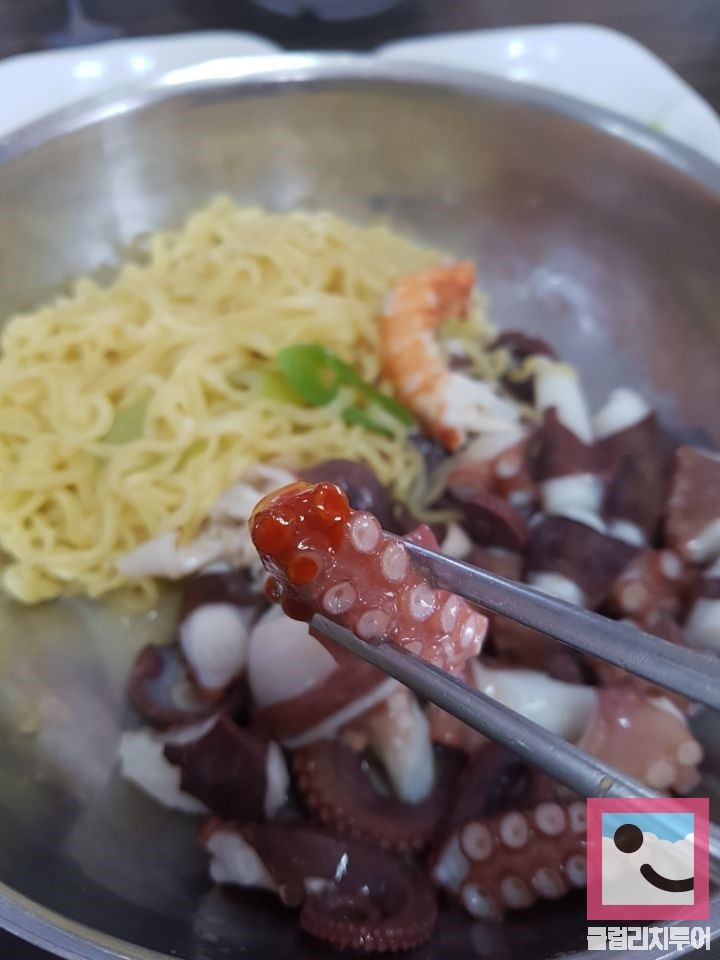 제주 해물라면 성산맛집 '청호식당' 섭지코지 문어라면